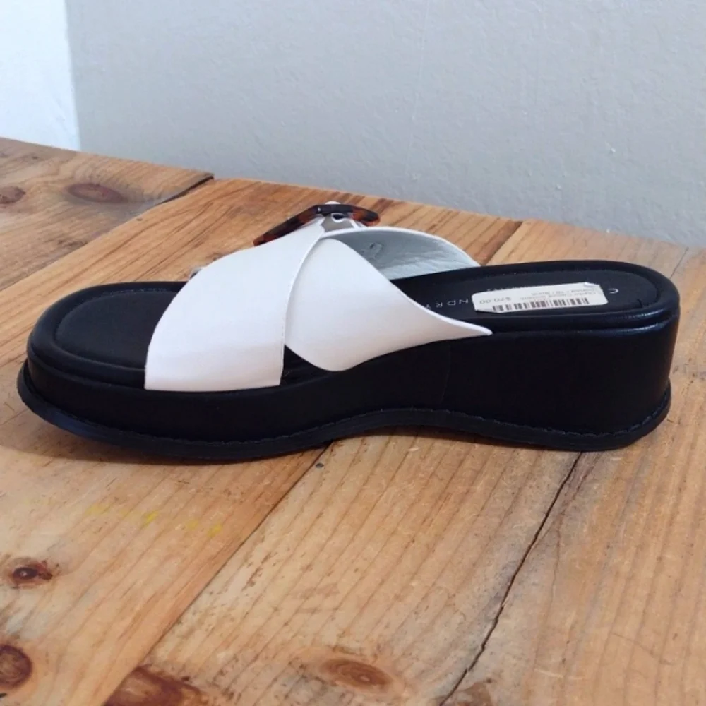 Chinese Laundry Clarke Casual Smooth Sandal in Bone Size 10 NWT